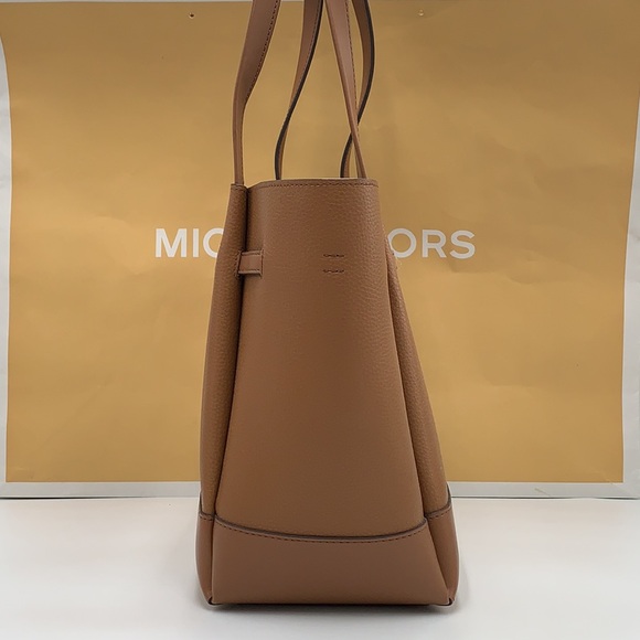 MICHAEL KORS
Reed Large Leather Belted Satchel
Shoulder Handbag Luggage color - Picture 7 of 15